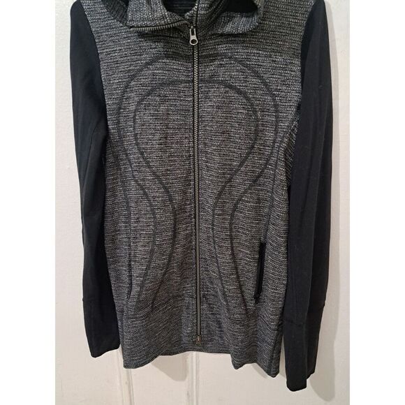 Lululemon Women's Size 8 Daily Practice Gray Black 2 Way Jacket Hoodie Run Gym - Picture 1 of 7